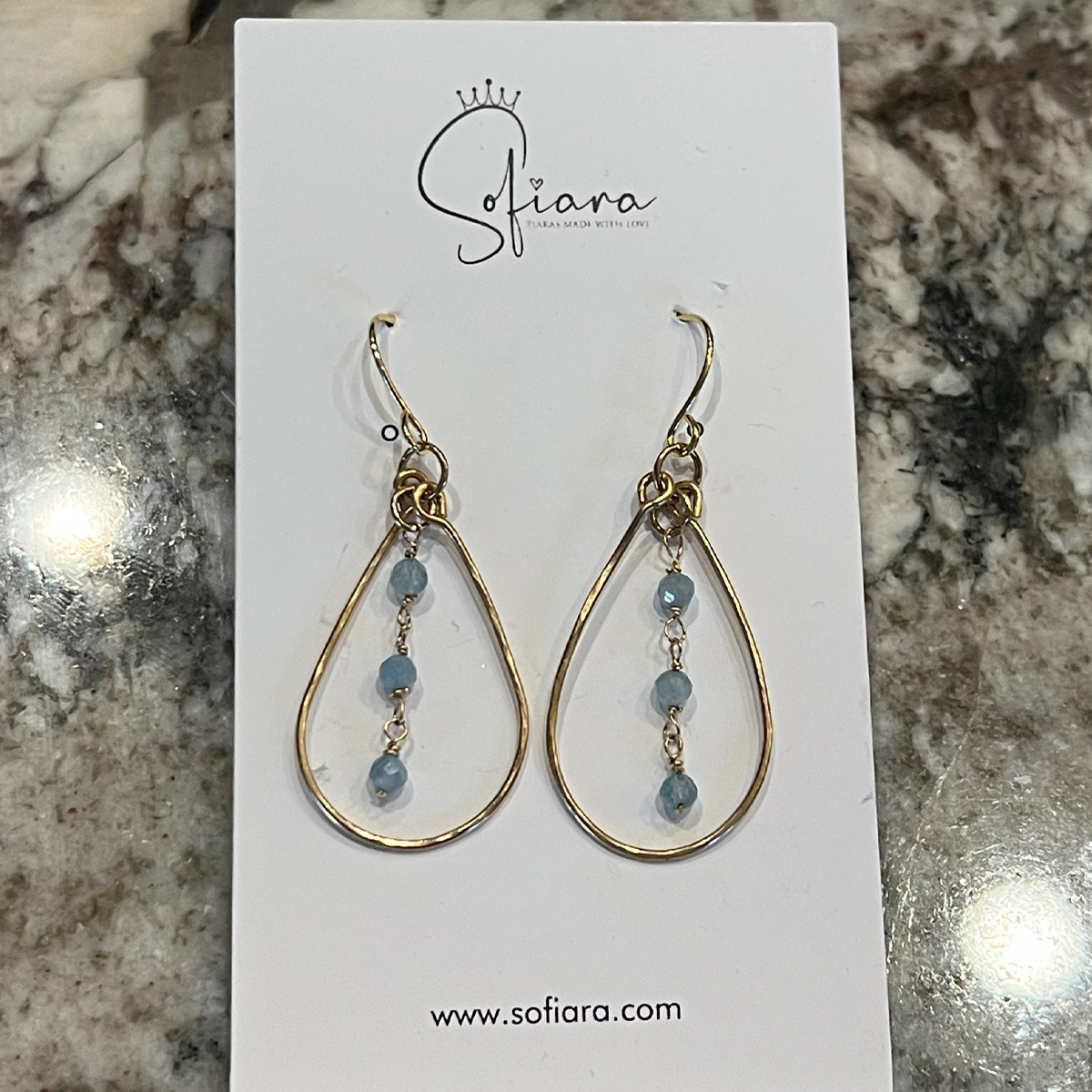 Aquamarine oval earring